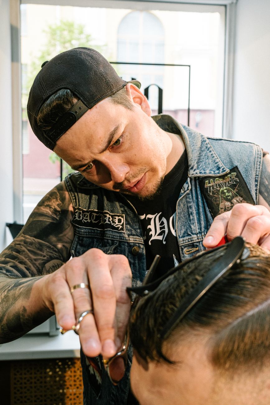 Barber Styling Hair Cut